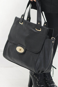 코데즈쇼핑_bag[1color]페미닌 룩에 더하면더욱 예쁜 블랙 도트백♥어깨에 매셔서 연출도 가능해요:)